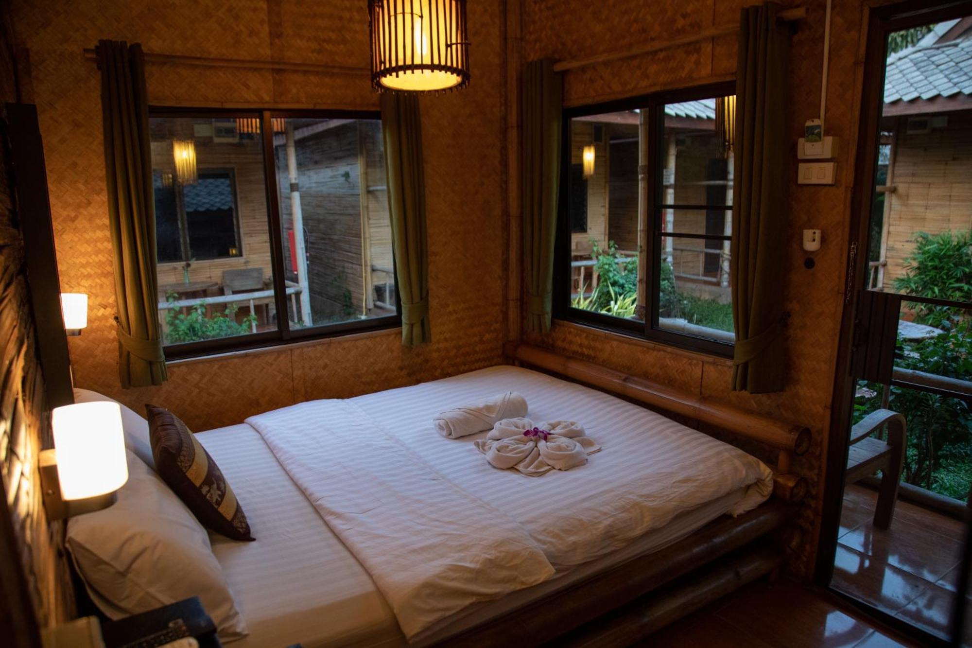 Boutique Hotel & Restaurant, Jaidee Bamboo Huts Чиангмай Экстерьер фото