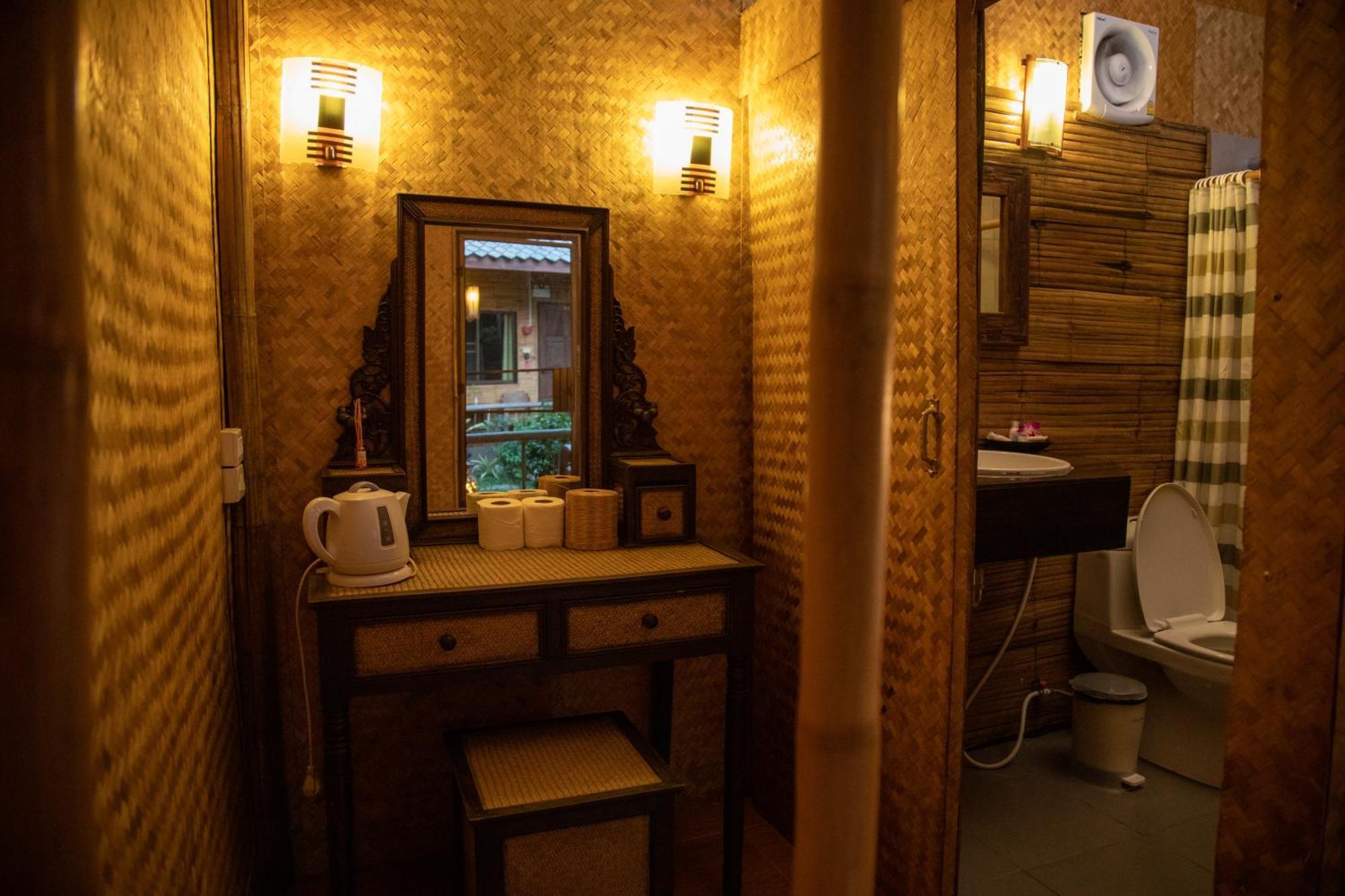 Boutique Hotel & Restaurant, Jaidee Bamboo Huts Чиангмай Экстерьер фото