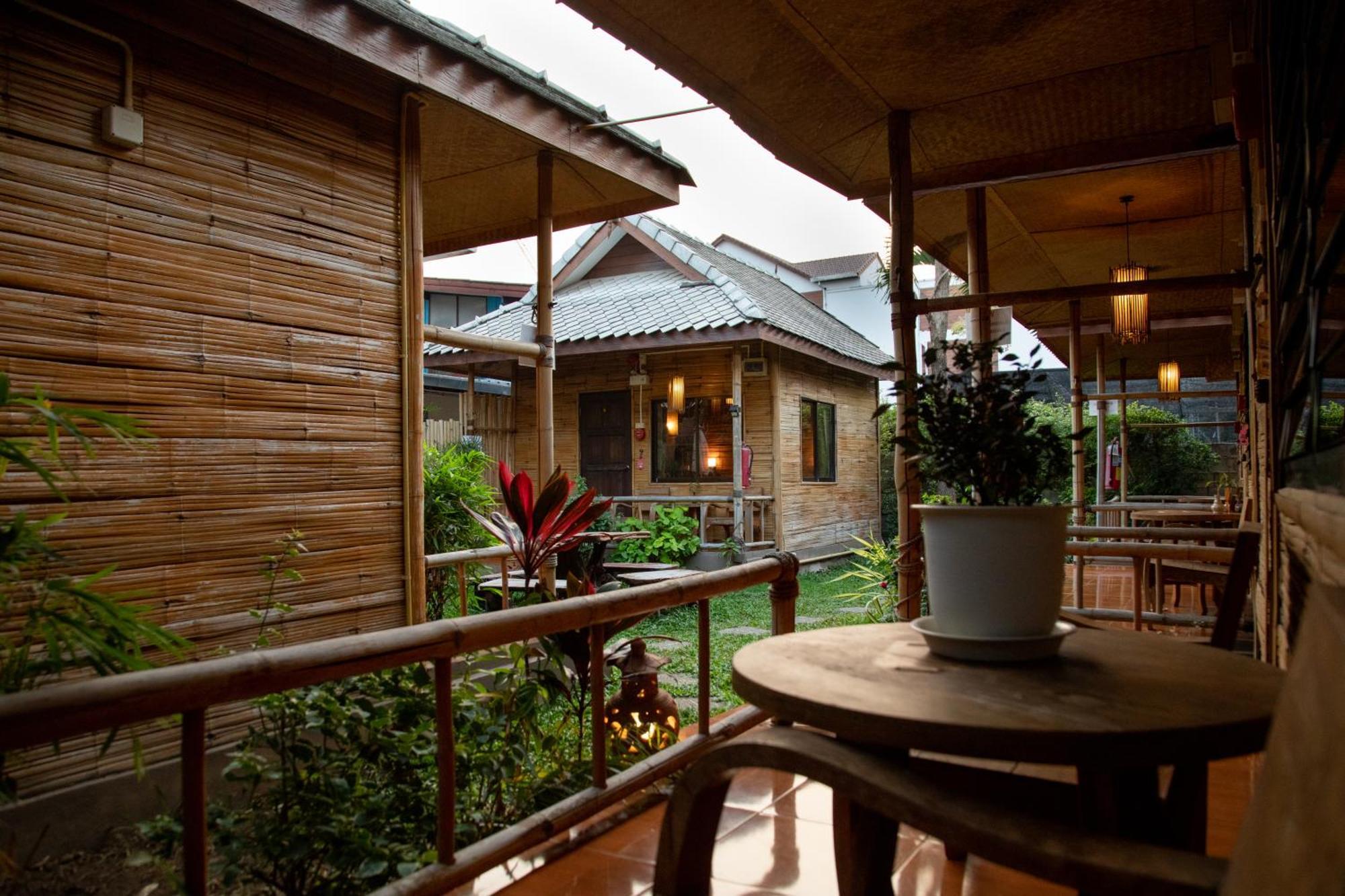 Boutique Hotel & Restaurant, Jaidee Bamboo Huts Чиангмай Экстерьер фото