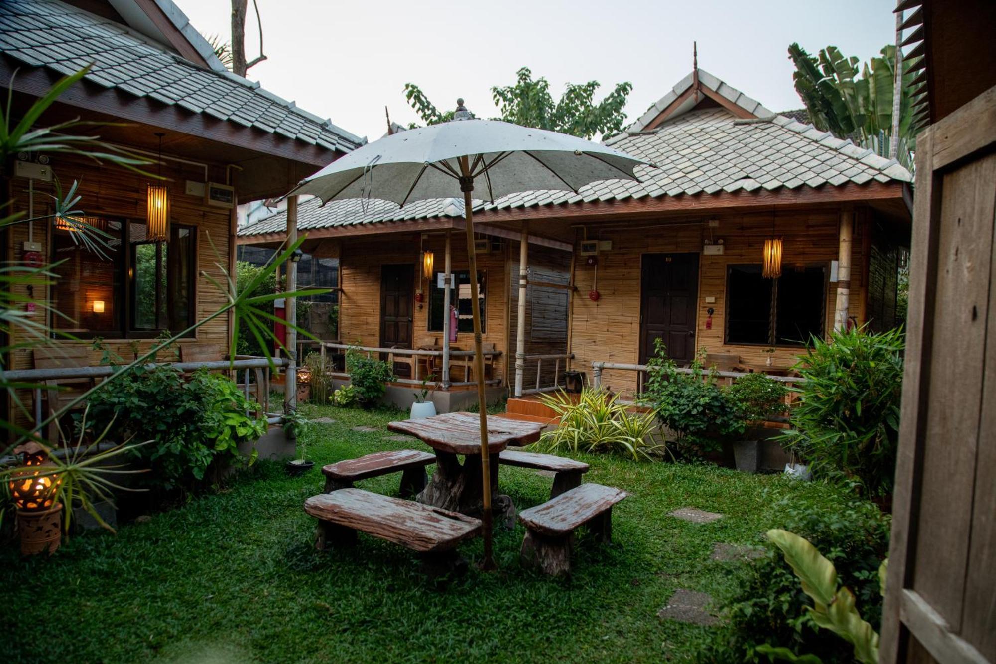 Boutique Hotel & Restaurant, Jaidee Bamboo Huts Чиангмай Экстерьер фото