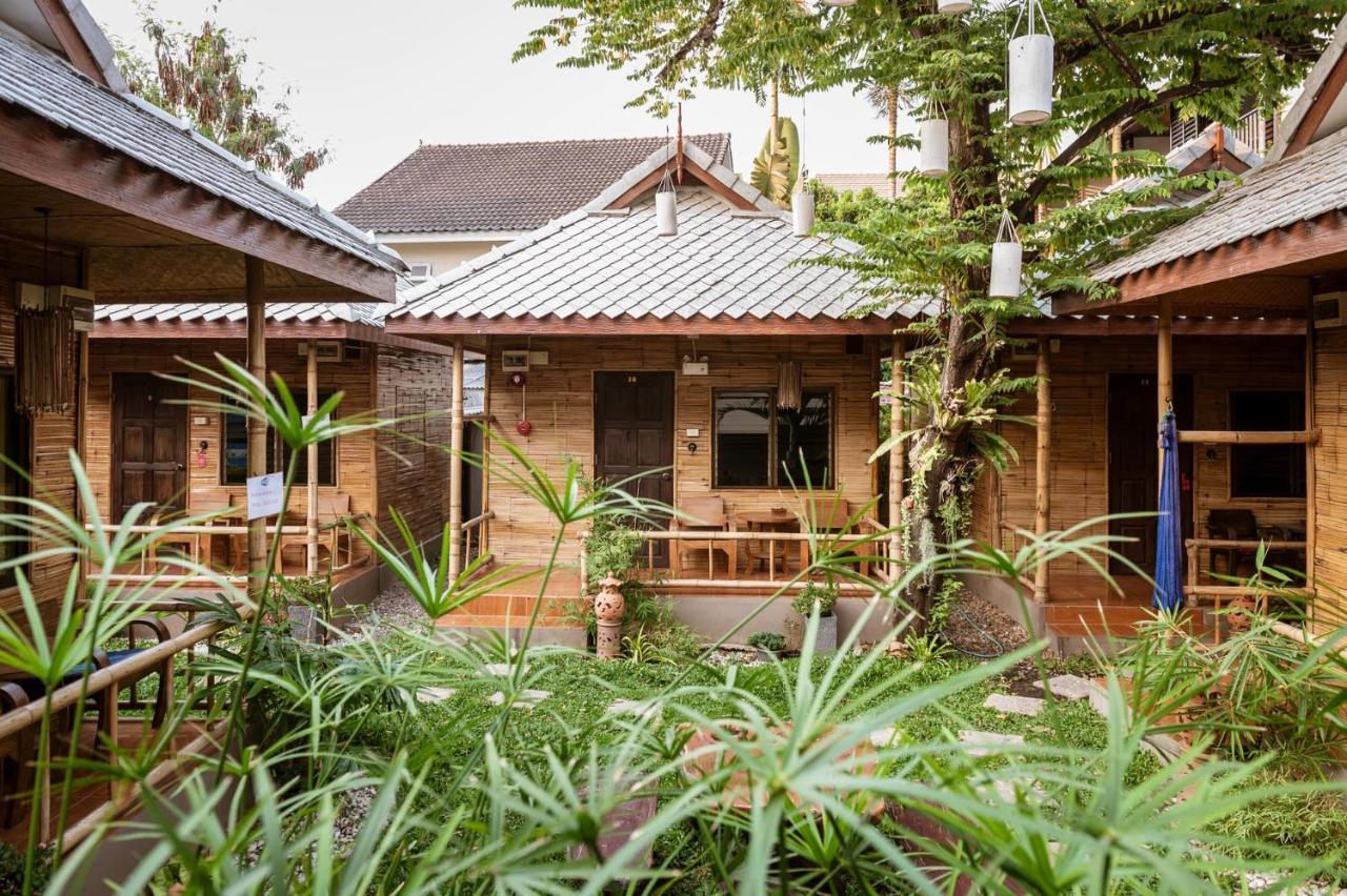 Boutique Hotel & Restaurant, Jaidee Bamboo Huts Чиангмай Экстерьер фото