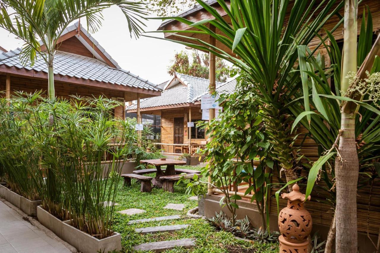 Boutique Hotel & Restaurant, Jaidee Bamboo Huts Чиангмай Экстерьер фото